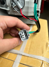 Load image into Gallery viewer, NEW TAIL LIGHT REAR REPLACEMENT FOR HILUX KUN/GGN/TGN 7/11-4/15, LH+RH, PAIR