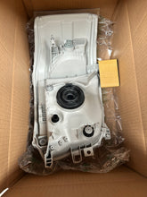 Load image into Gallery viewer, NEW TAIL LIGHT REAR REPLACEMENT FOR TOYOTA HIACE 8/10-12/13 LEFT+RIGHT HAND TY620710RH/LH