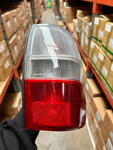 Load image into Gallery viewer, NEW TAIL LIGHT REAR REPLACEMENT FOR TRITON 6/01-6/06 CLEAR/RED LH+RH MB590720LH/RH