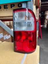 Load image into Gallery viewer, NEW TAIL LIGHT REAR REPLACEMENT HILUX RN140 CLEAR/RED 97-05 RH+LH