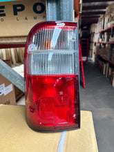 Load image into Gallery viewer, NEW TAIL LIGHT REAR REPLACEMENT HILUX RN140 CLEAR/RED 97-05 RH+LH